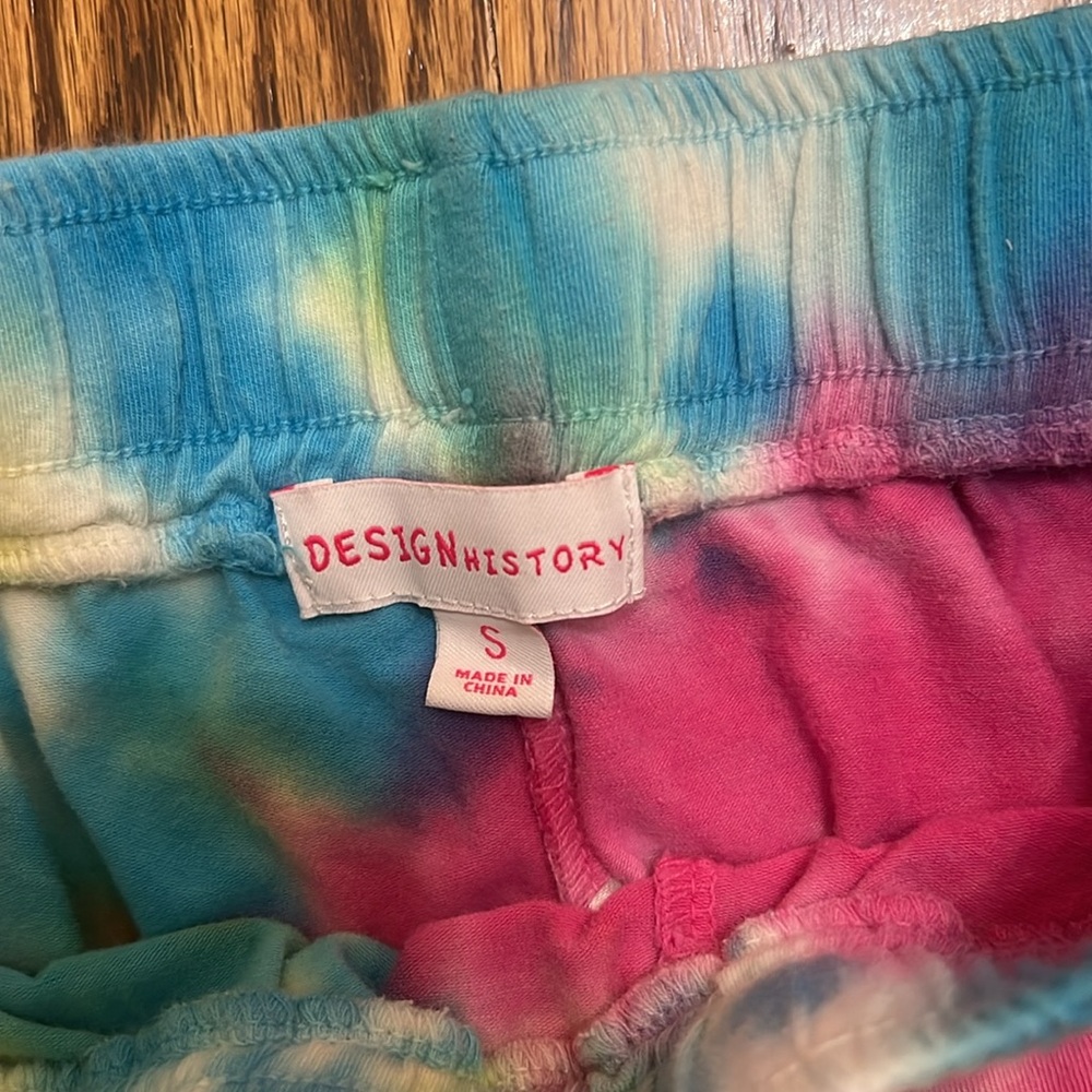 Design History Tie-Dye Matching Set - Picture 6 of 7